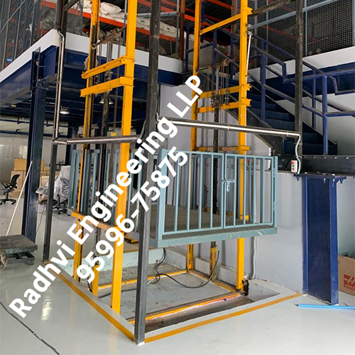 Hydraulic Goods Lift
